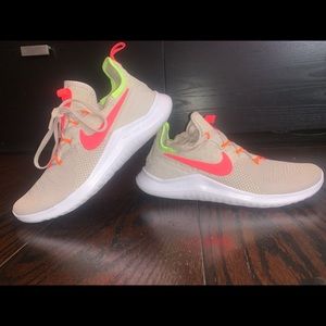 Nike Free TR 8 Desert Sand Hot Punch Volt sz 5